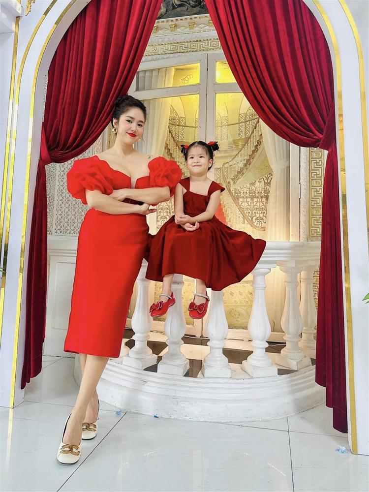 Lê Phương gây tranh cãi vì mặc sexy lấn át cả cô dâu-7