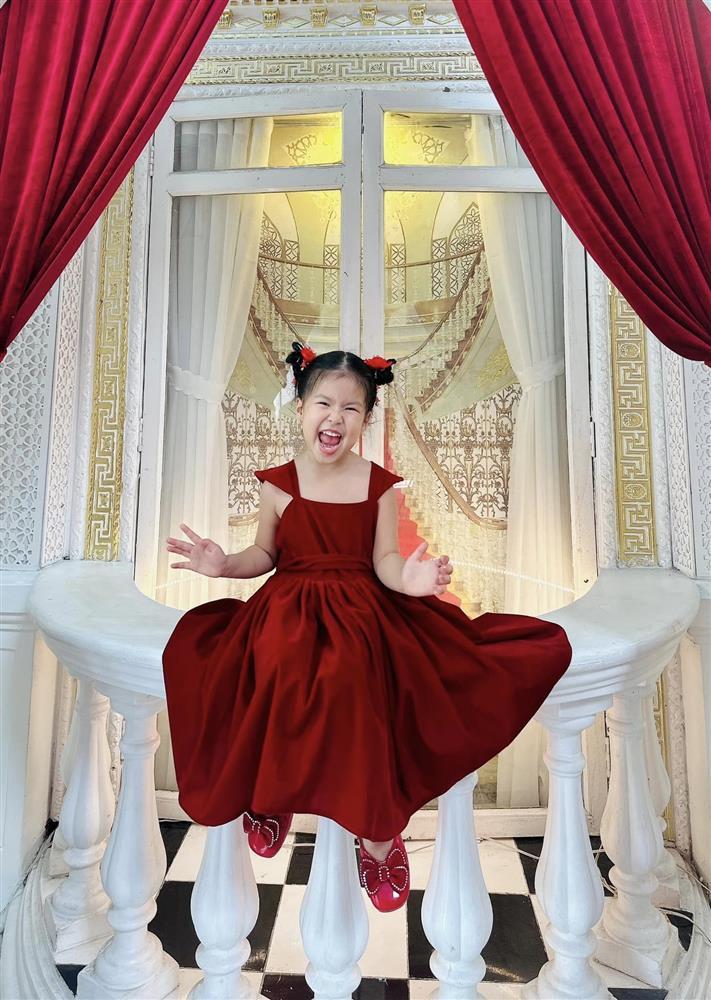 Lê Phương gây tranh cãi vì mặc sexy lấn át cả cô dâu-8