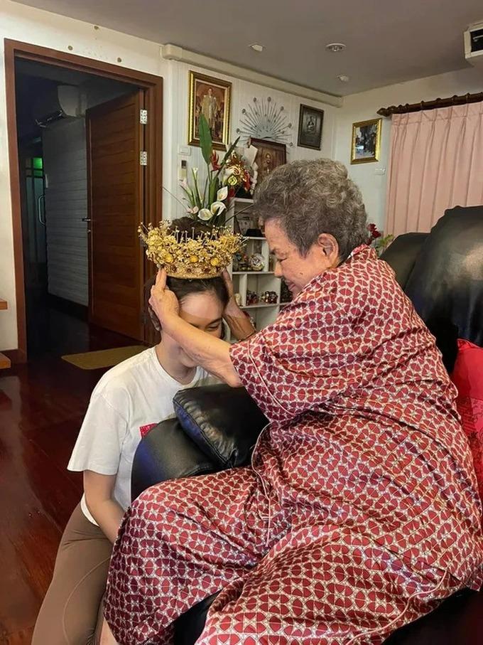 Nong Poy được nhà chồng tặng vương miện vàng-2