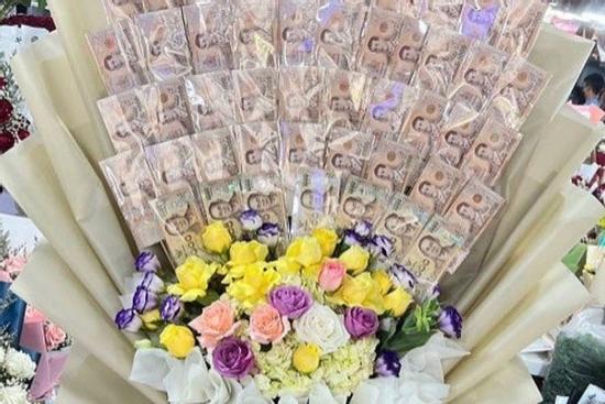 Đặt bó hoa tiền trị giá 37 triệu, ai ngờ bị shipper 'cuỗm' mất