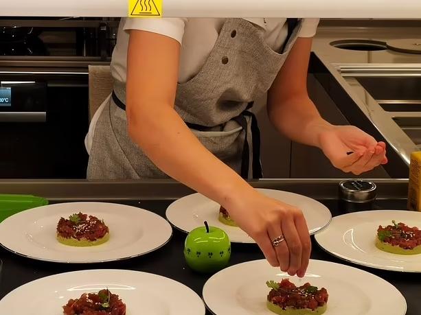 Góc khuất công việc lương cao của đầu bếp trên du thuyền nhà giàu-3