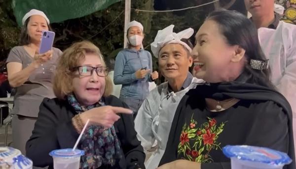NSND Bạch Tuyết lên tiếng về việc cười trong tang lễ nghệ sĩ Thiên Kim-1
