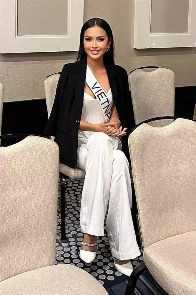 Trước Ngọc Châu, một nàng hậu cũng mặc áo mẹ thi Miss Universe-6