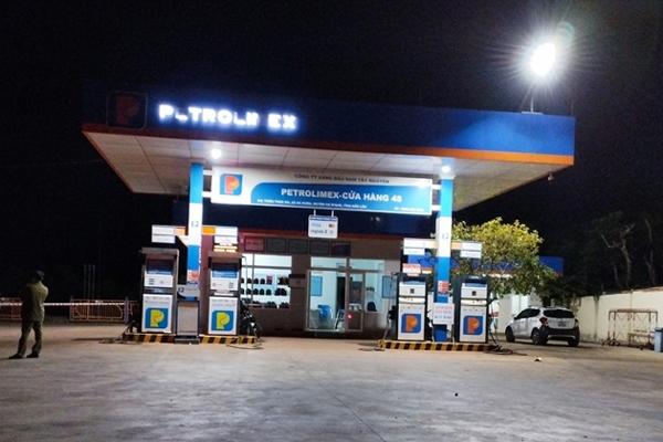 Bắt vợ ngoại tình lúc nửa đêm, chồng đâm tình địch tử vong-2