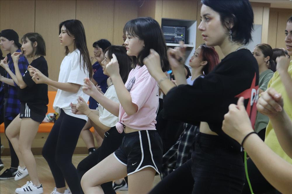 Bí quyết giúp thực tập sinh Kpop trông chuyên nghiệp-1