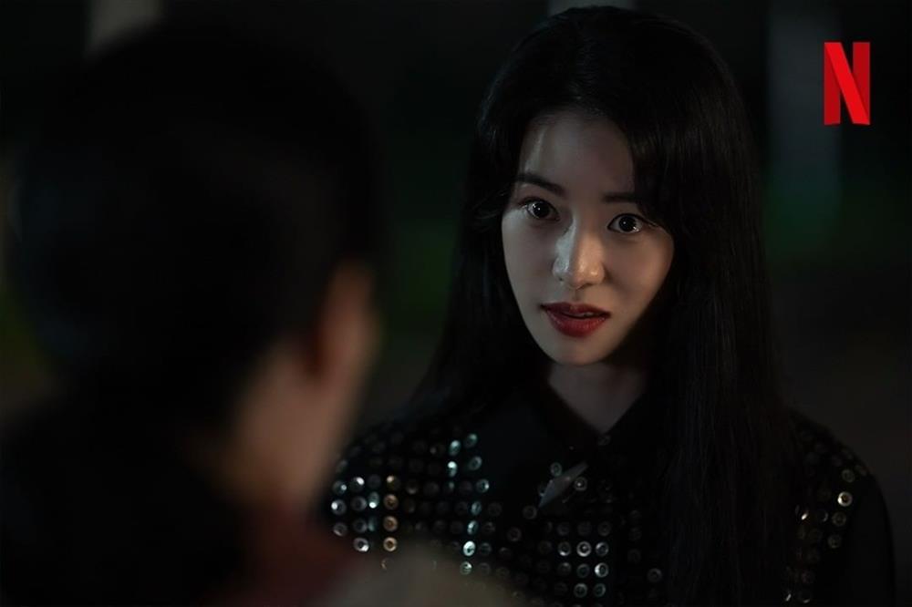 Song Hye Kyo cởi áo lộ sẹo, xé miệng kẻ thù trong The Glory 2-3