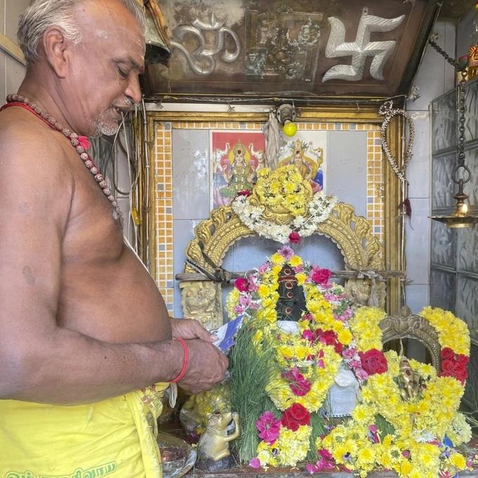 Đền thờ Thần visa - Nơi người dân tới cầu khấn xin xuất ngoại-1