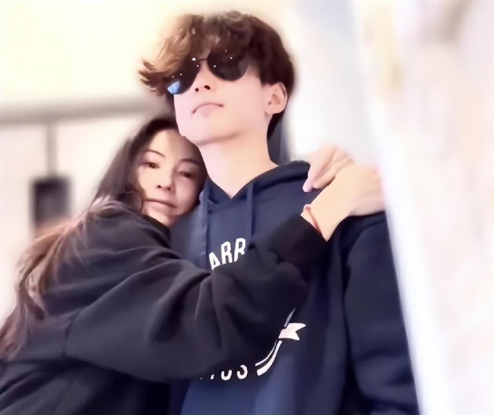 Ngoại hình con trai Tạ Đình Phong - Trương Bá Chi gây sốt-2