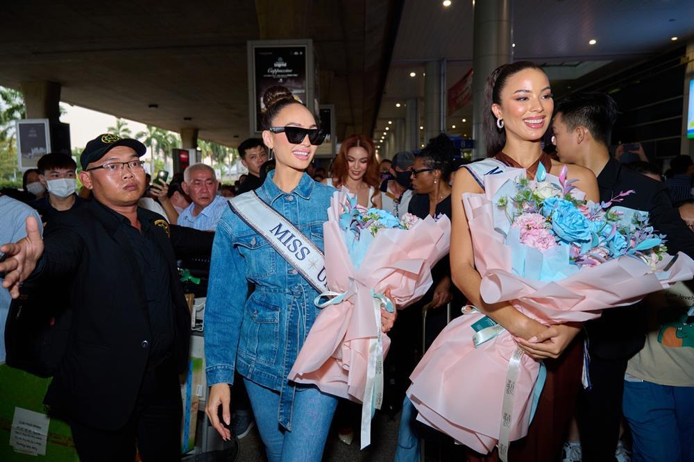Lan Khuê ghi điểm tinh tế khi ra sân bay đón bà chủ Miss Universe-6