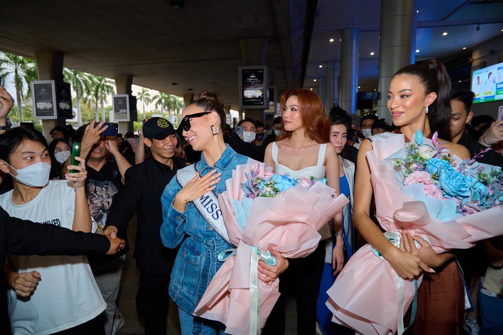 Lan Khuê ghi điểm tinh tế khi ra sân bay đón bà chủ Miss Universe-7