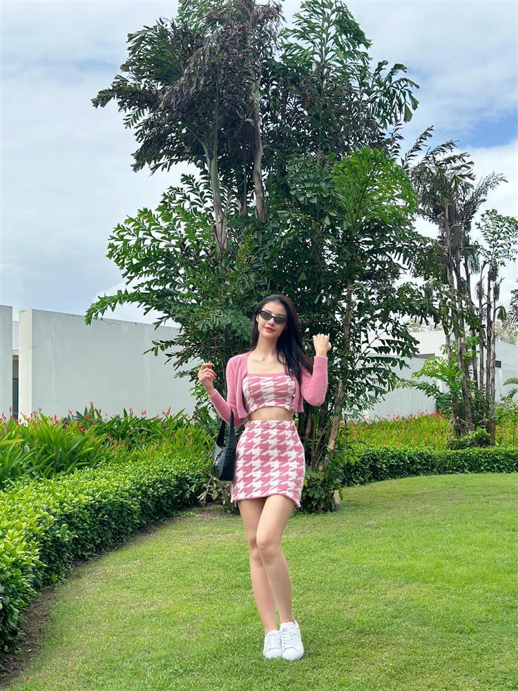 Kiều Loan đón tuổi 23, ai nấy mải nhìn miếng băng mũi-3