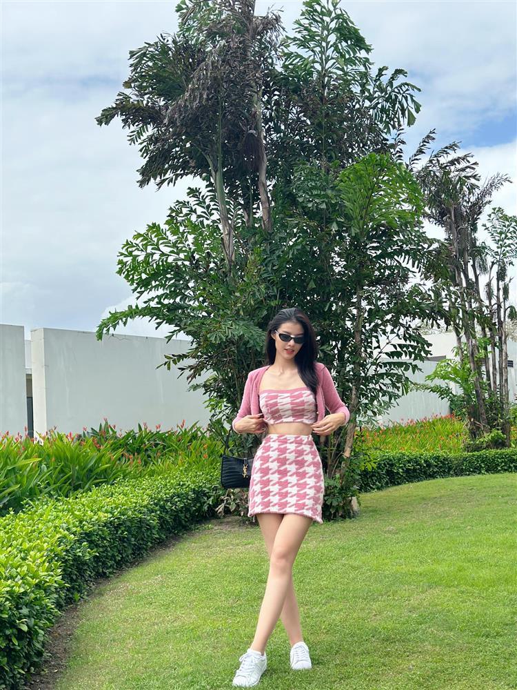 Kiều Loan đón tuổi 23, ai nấy mải nhìn miếng băng mũi-4