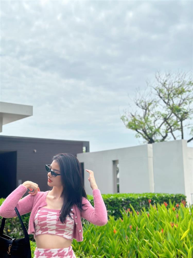 Kiều Loan đón tuổi 23, ai nấy mải nhìn miếng băng mũi-6