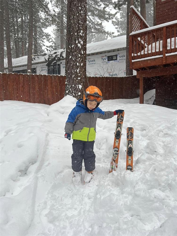 Hoa hậu Phạm Hương gặp sự cố khi trượt tuyết ở Mỹ-6