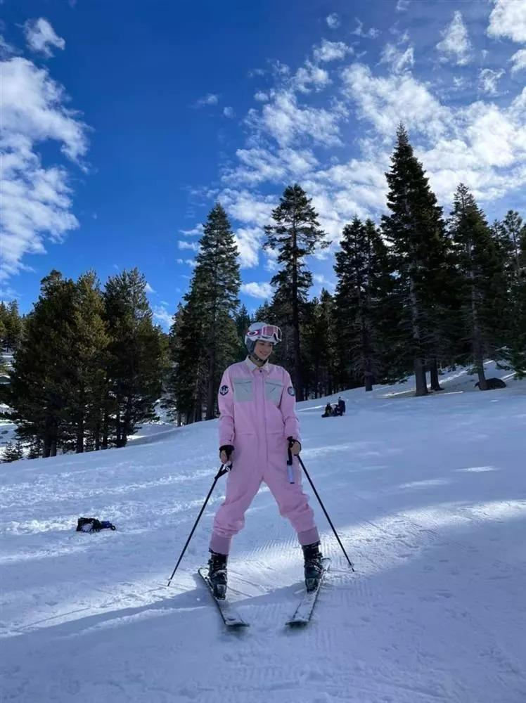 Hoa hậu Phạm Hương gặp sự cố khi trượt tuyết ở Mỹ-9