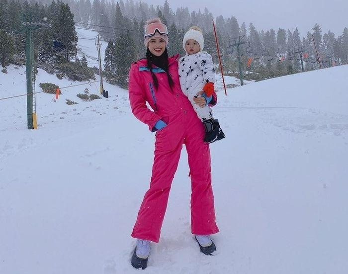 Hoa hậu Phạm Hương gặp sự cố khi trượt tuyết ở Mỹ-10
