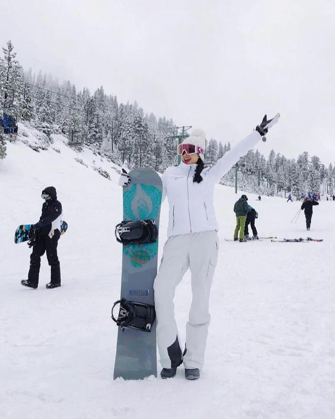 Hoa hậu Phạm Hương gặp sự cố khi trượt tuyết ở Mỹ-11