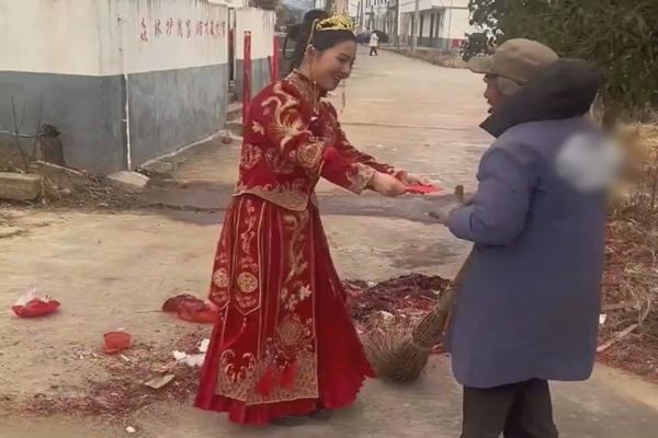 Đám cưới xúc động trong bệnh viện của đôi bạn thời trung học-4