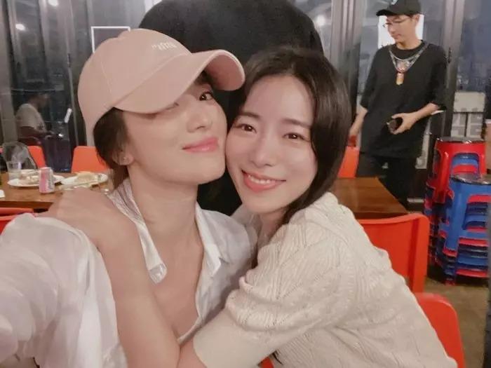 Ác nữ Lim Ji Yeon tiết lộ về mối quan hệ thật với Song Hye Kyo-2
