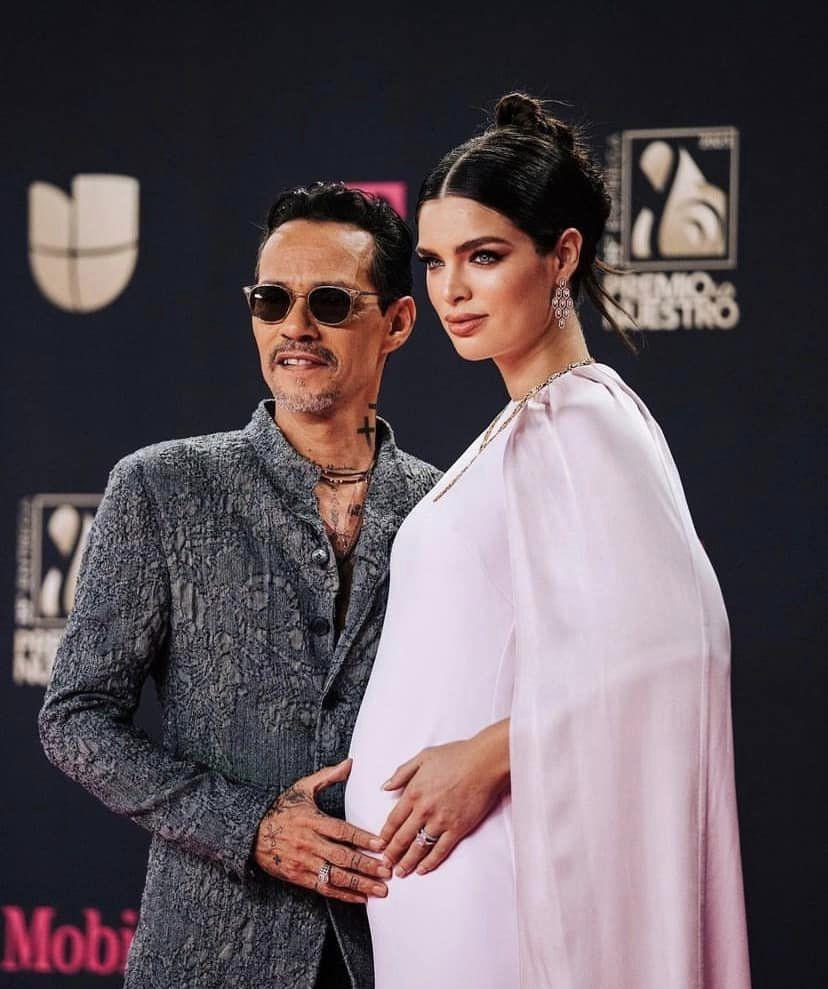 Á hậu Miss Universe khoe bầu vượt mặt bên ông xã Marc Anthony-1