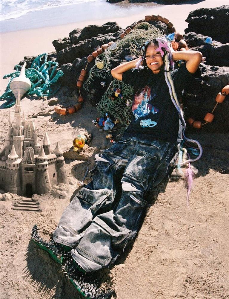 Bộ ảnh nàng tiên cá Disney phơi mình trên biển gây tranh cãi-4