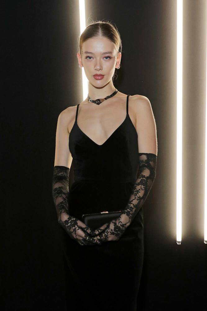 Vai phù thủy được hưởng ứng hơn cả nữ chính trong Nàng Tiên Cá-6