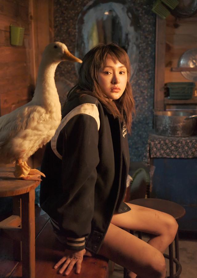 Phía Hiền Hồ lên tiếng khi MV comeback bị nghi đạo phim Song Joong Ki-8