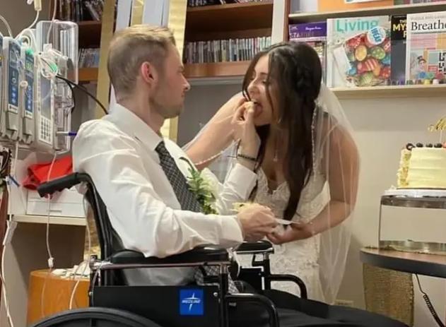 Đám cưới xúc động trong bệnh viện của đôi bạn thời trung học-3