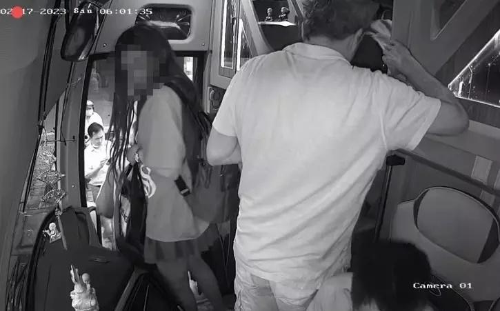 Hot girl giả cô gái đòi đi vệ sinh trên cao tốc: Chơi dại để câu like-3