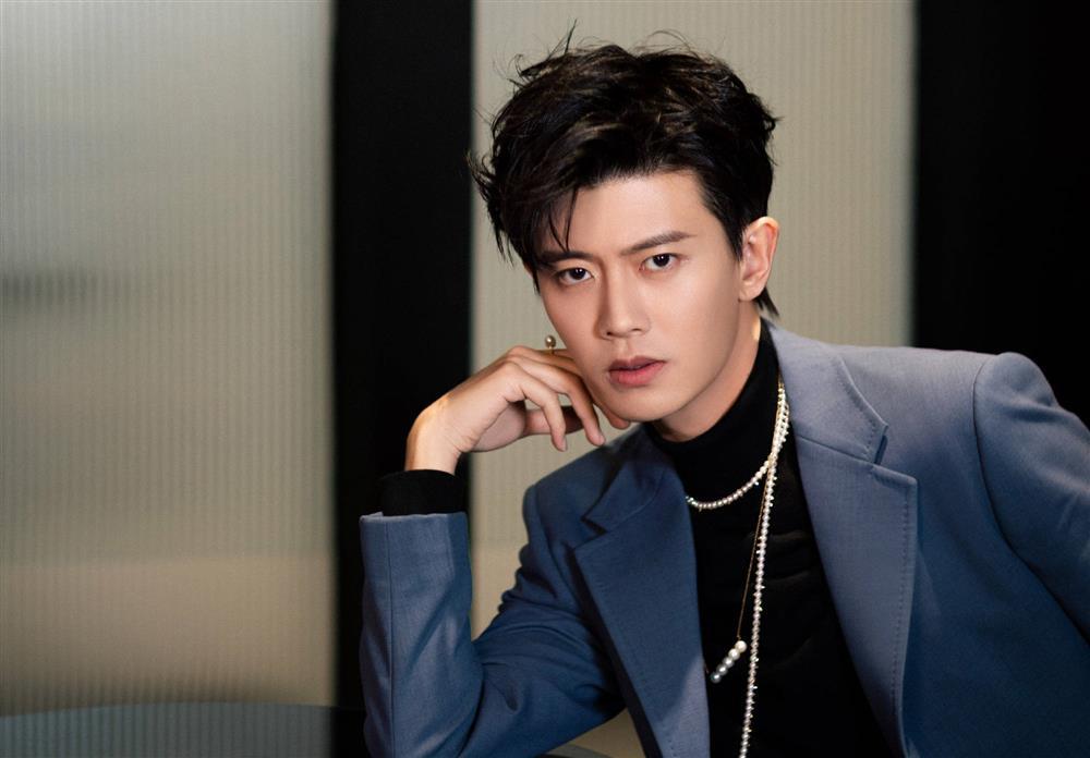 Nhiều gái lạ đột nhập phòng riêng của Nhậm Gia Luân-2