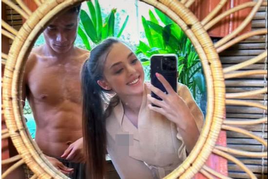 Vợ Tây để lộ ảnh bỏng mắt của Bùi Tiến Dũng ở phòng thay đồ