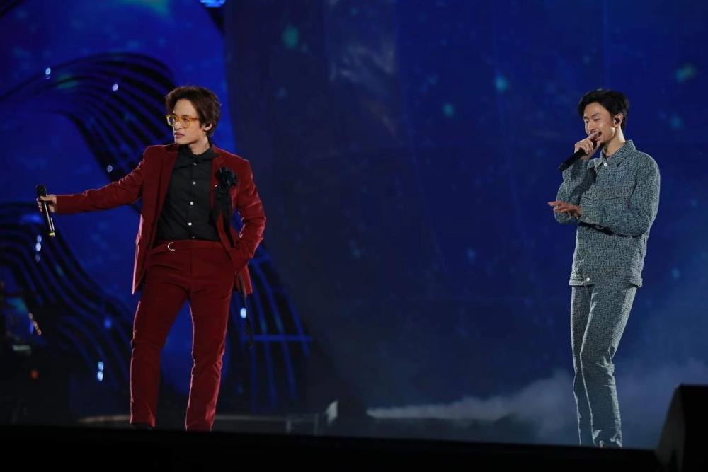 Hành động đẹp của Đen Vâu khi đứng trên sân khấu cùng Hà Anh Tuấn-1