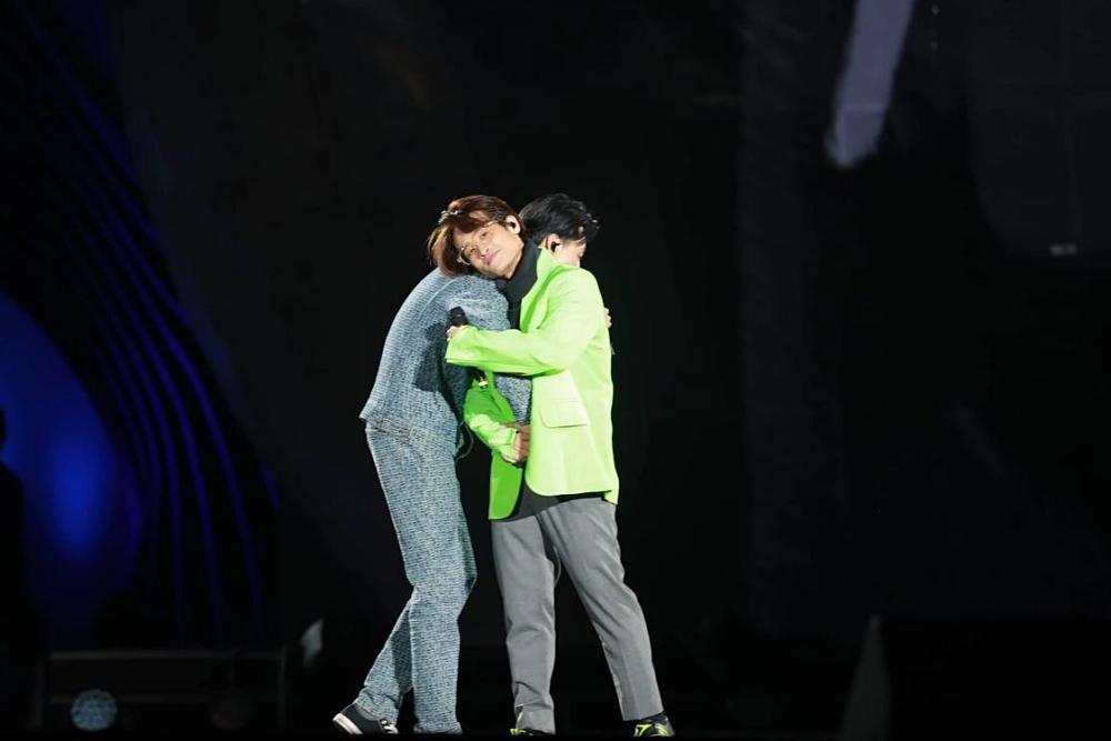 Hành động đẹp của Đen Vâu khi đứng trên sân khấu cùng Hà Anh Tuấn-4