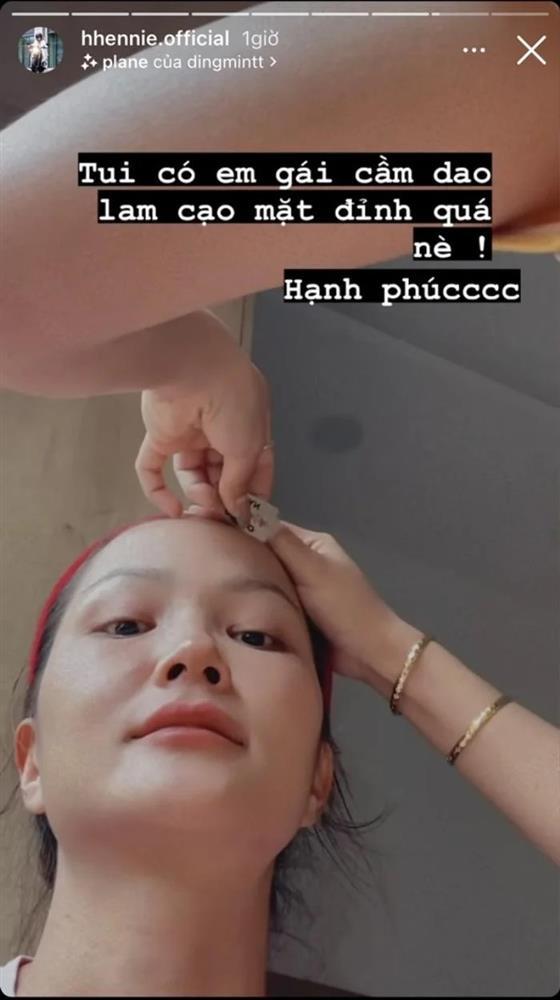 HHen Niê lại gây tranh cãi khi chăm sóc da bằng nước đá-4