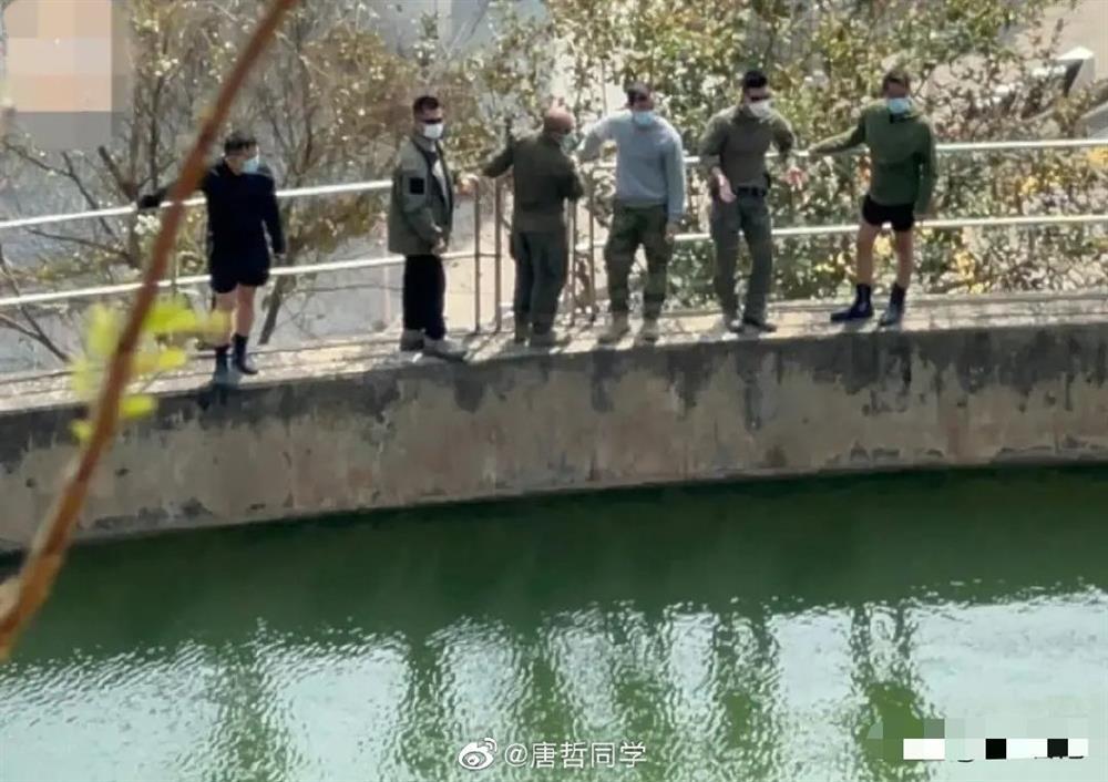 Lực lượng cảnh sát tinh nhuệ tìm kiếm thi thể Thái Thiên Phượng-3