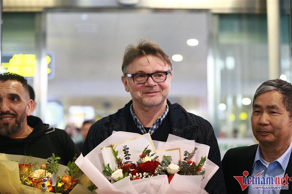 HLV Philippe Troussier hạnh phúc ngày trở lại Việt Nam-5