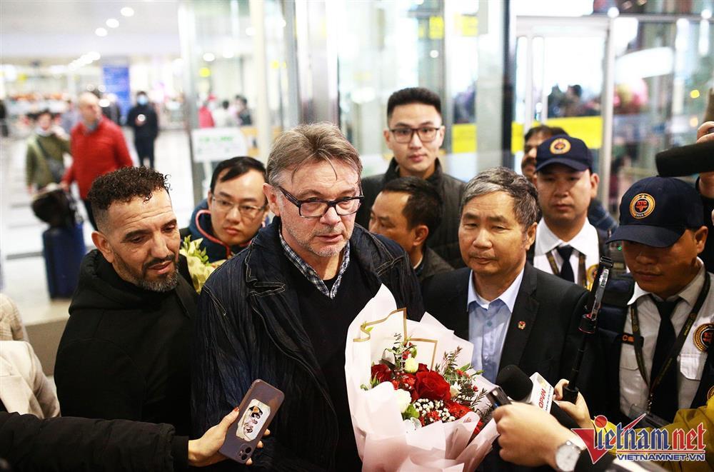 HLV Philippe Troussier hạnh phúc ngày trở lại Việt Nam-6