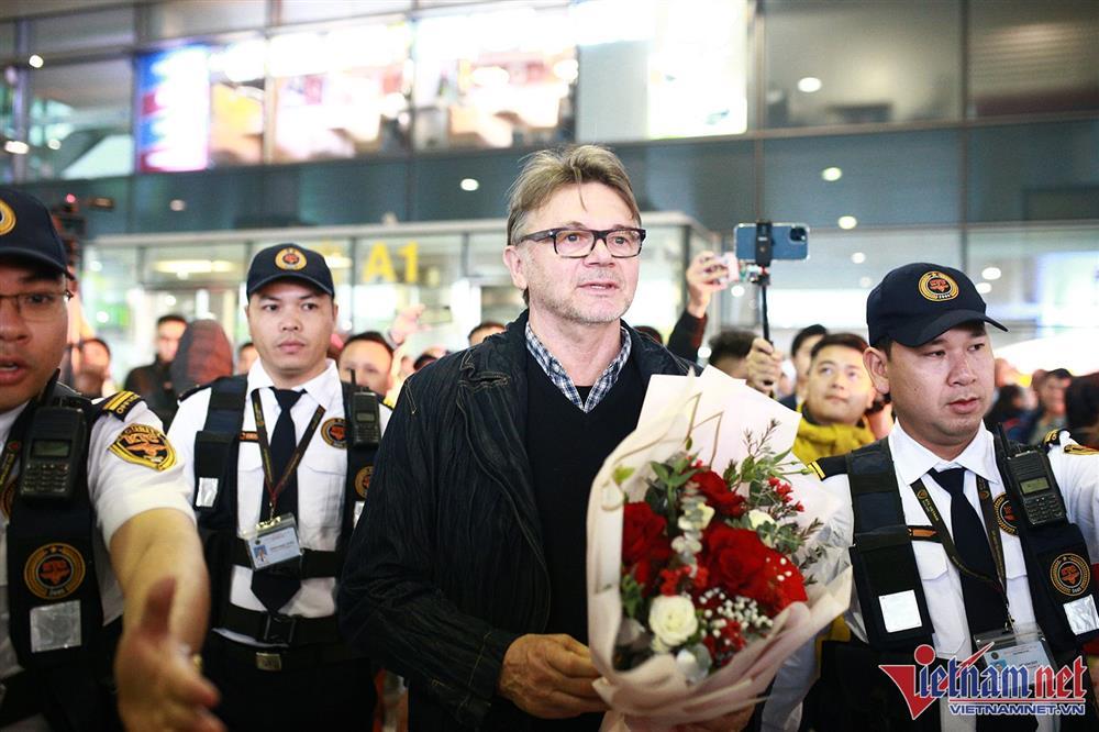 HLV Philippe Troussier hạnh phúc ngày trở lại Việt Nam-10