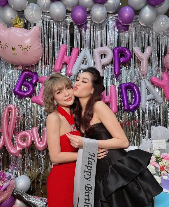 Vợ Mạc Văn Khoa gây tranh cãi vì chơi trội ở sinh nhật Khánh Vân?-3