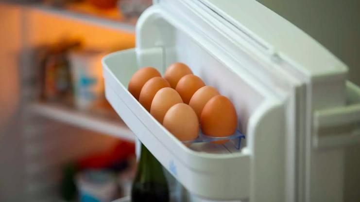 Lý do không nên bảo quản trứng ở cánh cửa tủ lạnh-1