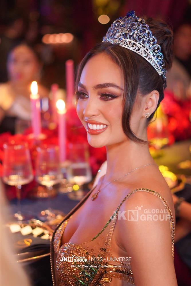 Miss Universe 2022 trầm trồ HHen Niê: Cô ấy thật xinh đẹp-4