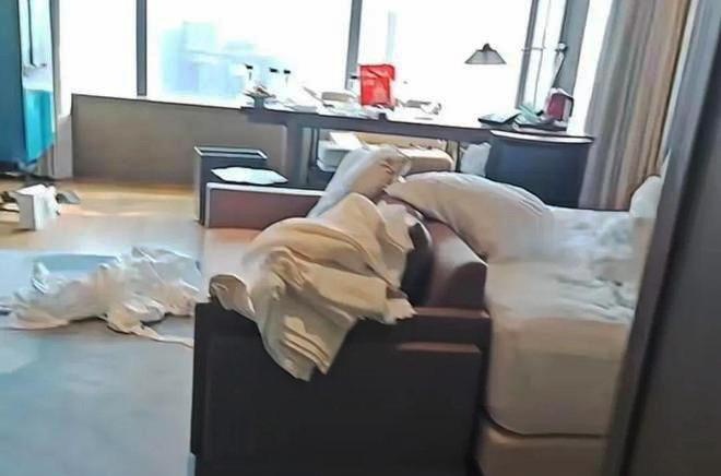 Mở cửa phòng đôi nam nữ, nhân viên khách sạn tức nghẹn-2