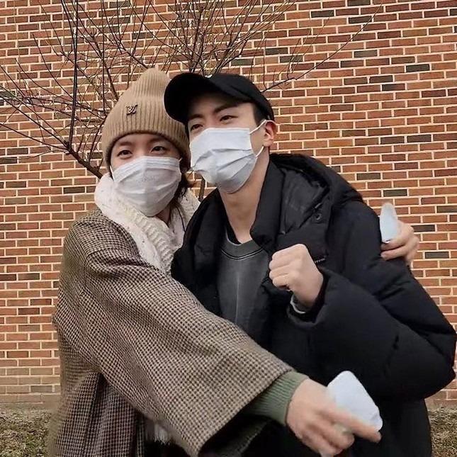 j-hope được thông báo sắp nhập ngũ, fan tò mò diện mạo mới-3