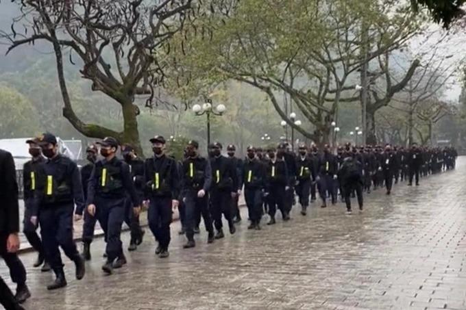 BTC nói gì về con số 500 bảo vệ trong show diễn của Hà Anh Tuấn?-1