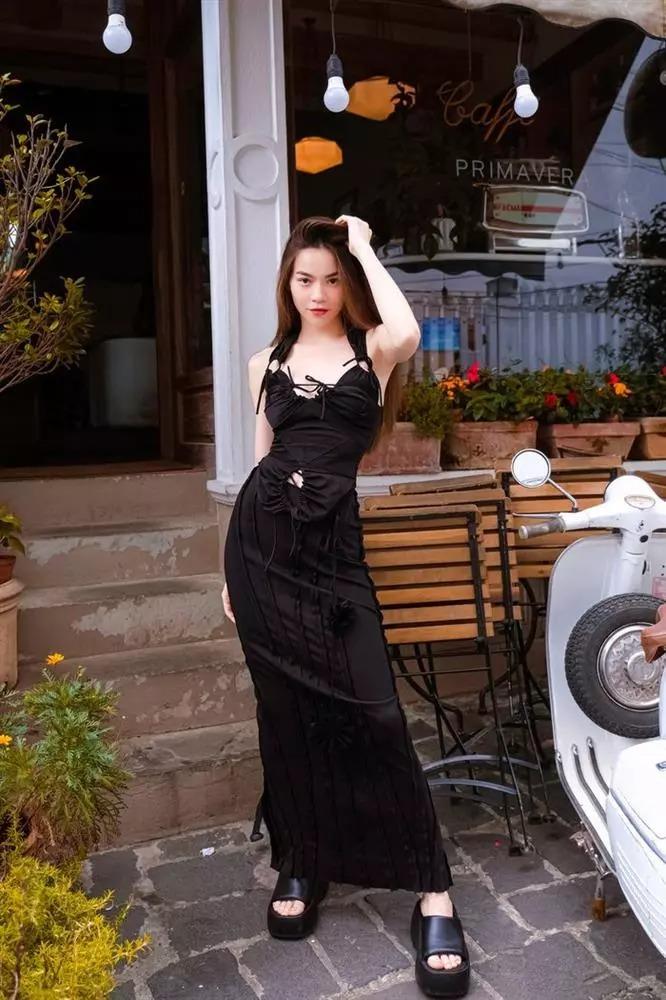 Nhã Phương bắt chước Hà Hồ đi dép size khủng bố giá 17 triệu-6