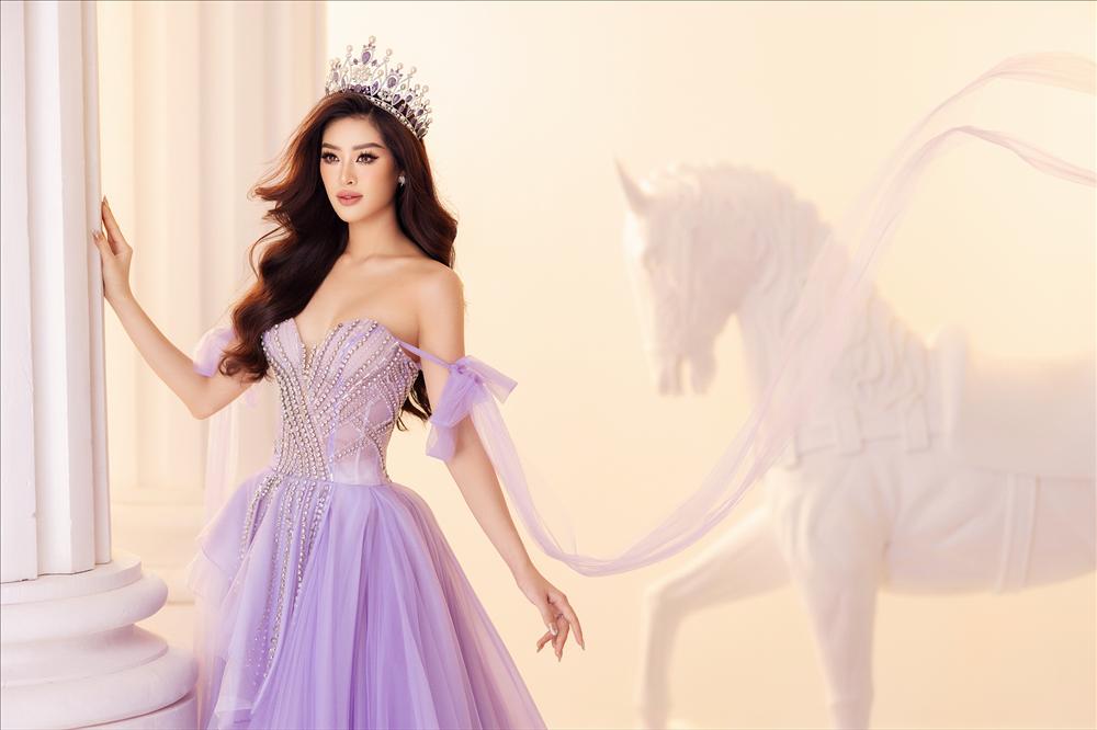 Những lần Khánh Vân mix đồ cao tay với vương miện-3