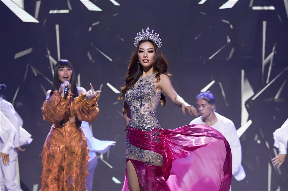 Những lần Khánh Vân mix đồ cao tay với vương miện-14