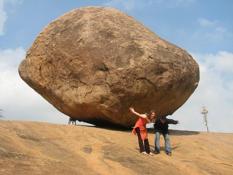 Tảng đá 250 tấn chênh vênh ngàn năm, thách thức mọi định luật vật lý-1