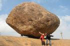 Tảng đá 250 tấn chênh vênh ngàn năm, thách thức mọi định luật vật lý