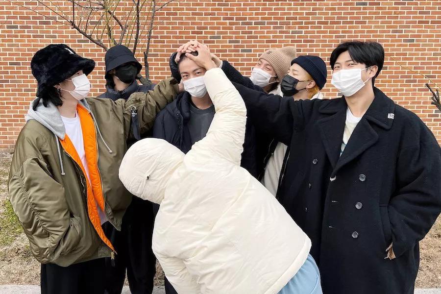 Jin yêu cầu j-hope không tương tác khi gặp nhau trong quân ngũ-2